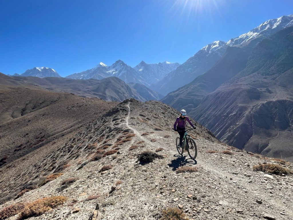 Le immense montagne del Nepal